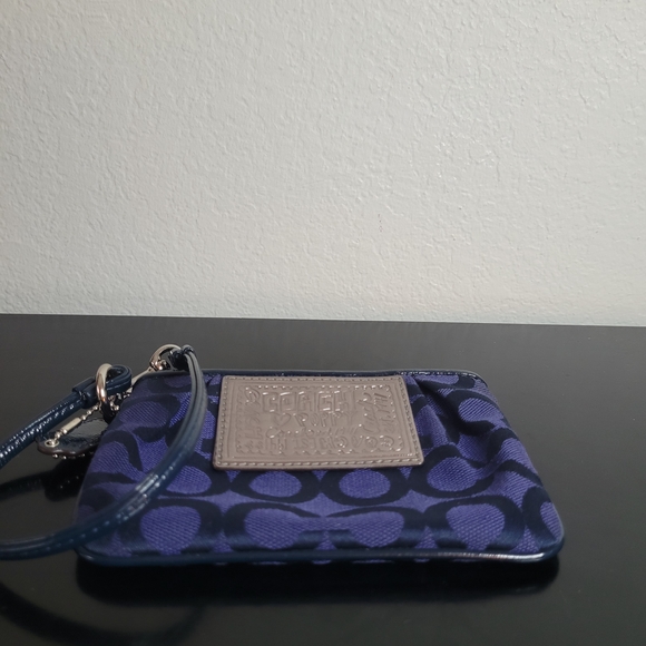 Coach Poppy Wristlet - Picture 6 of 10